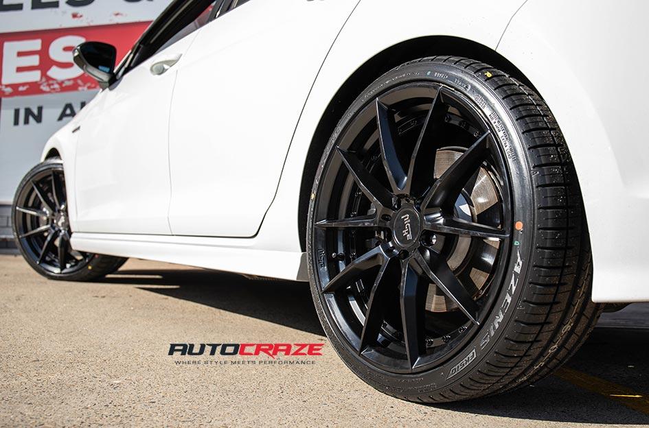 VOLKSWAGEN GOLF SECTOR SATIN BLACK